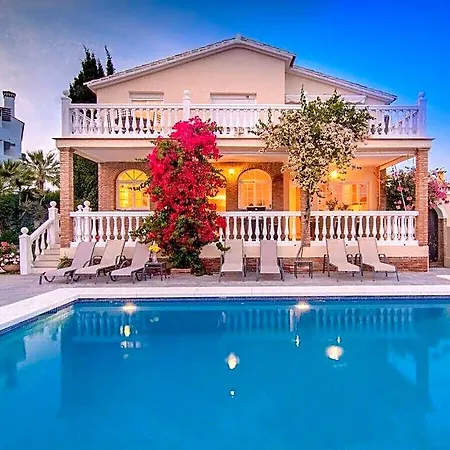 Heated Pool Directly On The Marbella